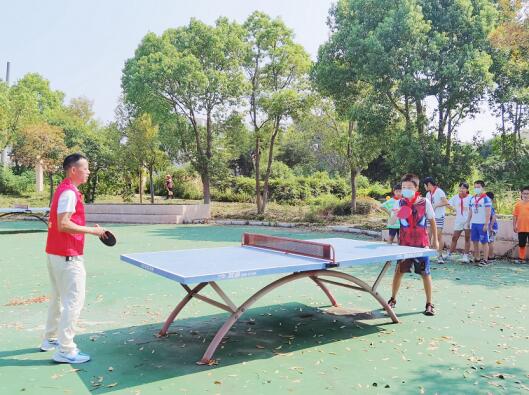 快乐暑假 玩转乒乓 民主村开展青少年乒乓球实战练习