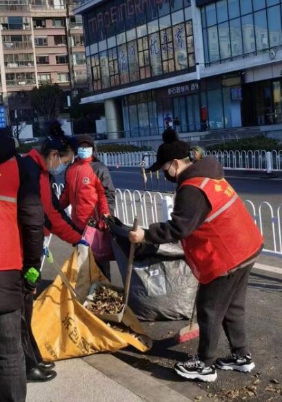 “益见青心”积分制志愿者—东家岗路卫生环境清理