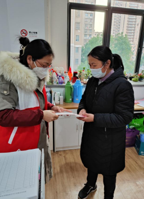 骆村社区：春节送温暖 博爱送万家