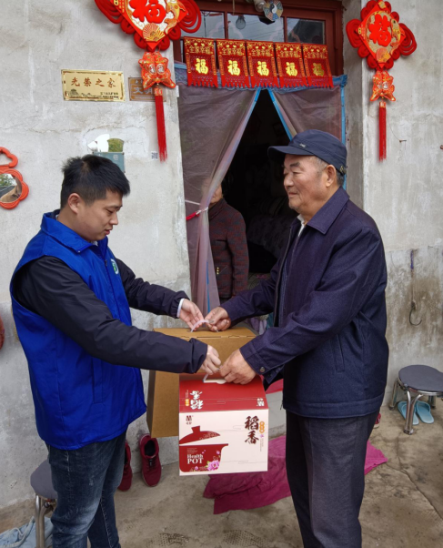 晶明村：走访慰问常态化 温暖烈士遗属情